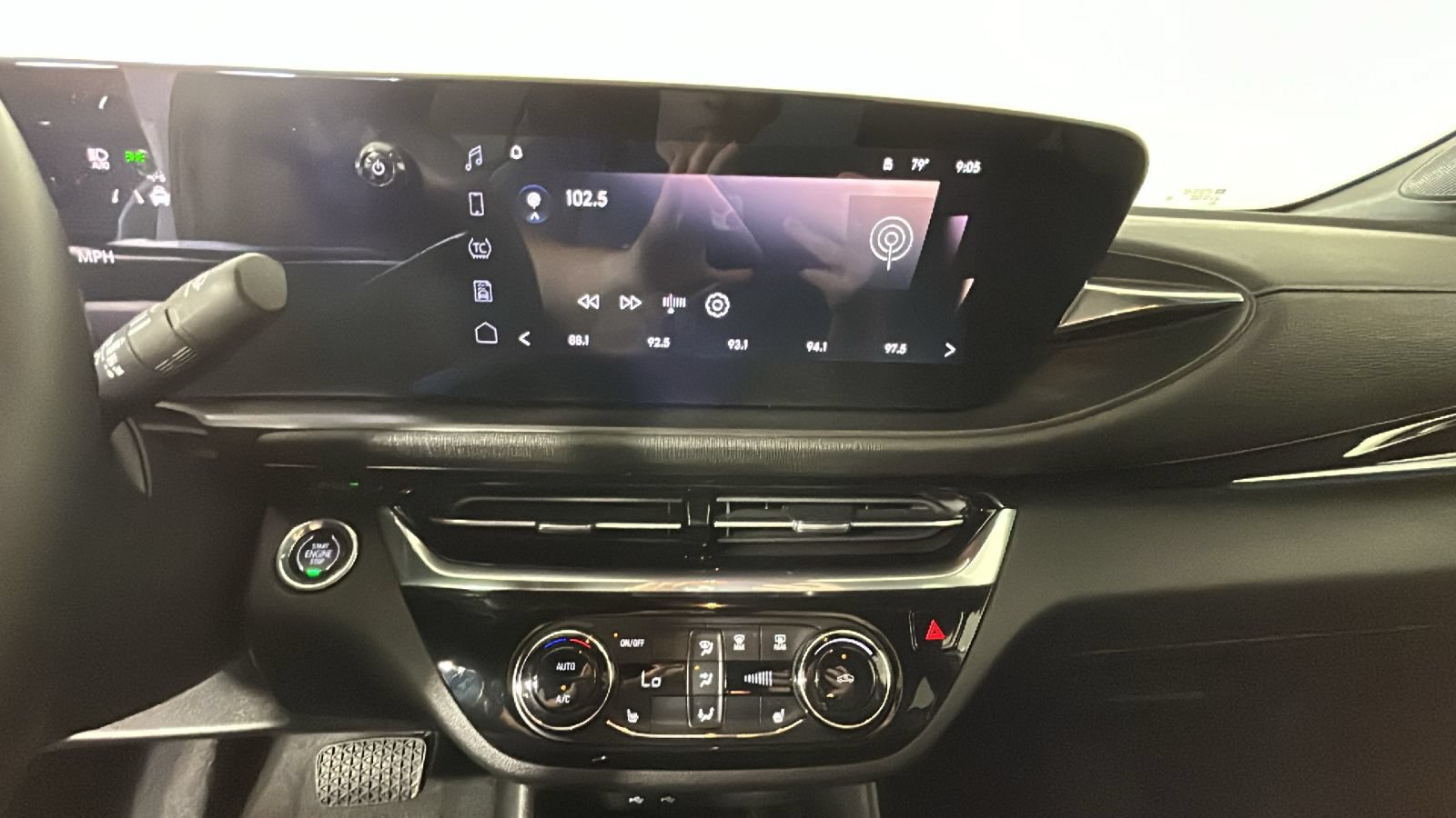 Used 2024 Buick Envista Sport Touring w/ Convenience I Package FWD image 26
