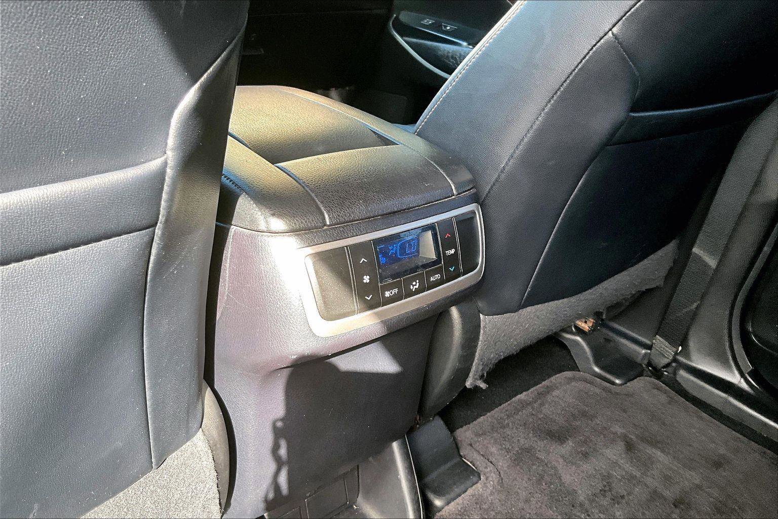 Used 2015 Toyota Highlander Plus FWD image 10