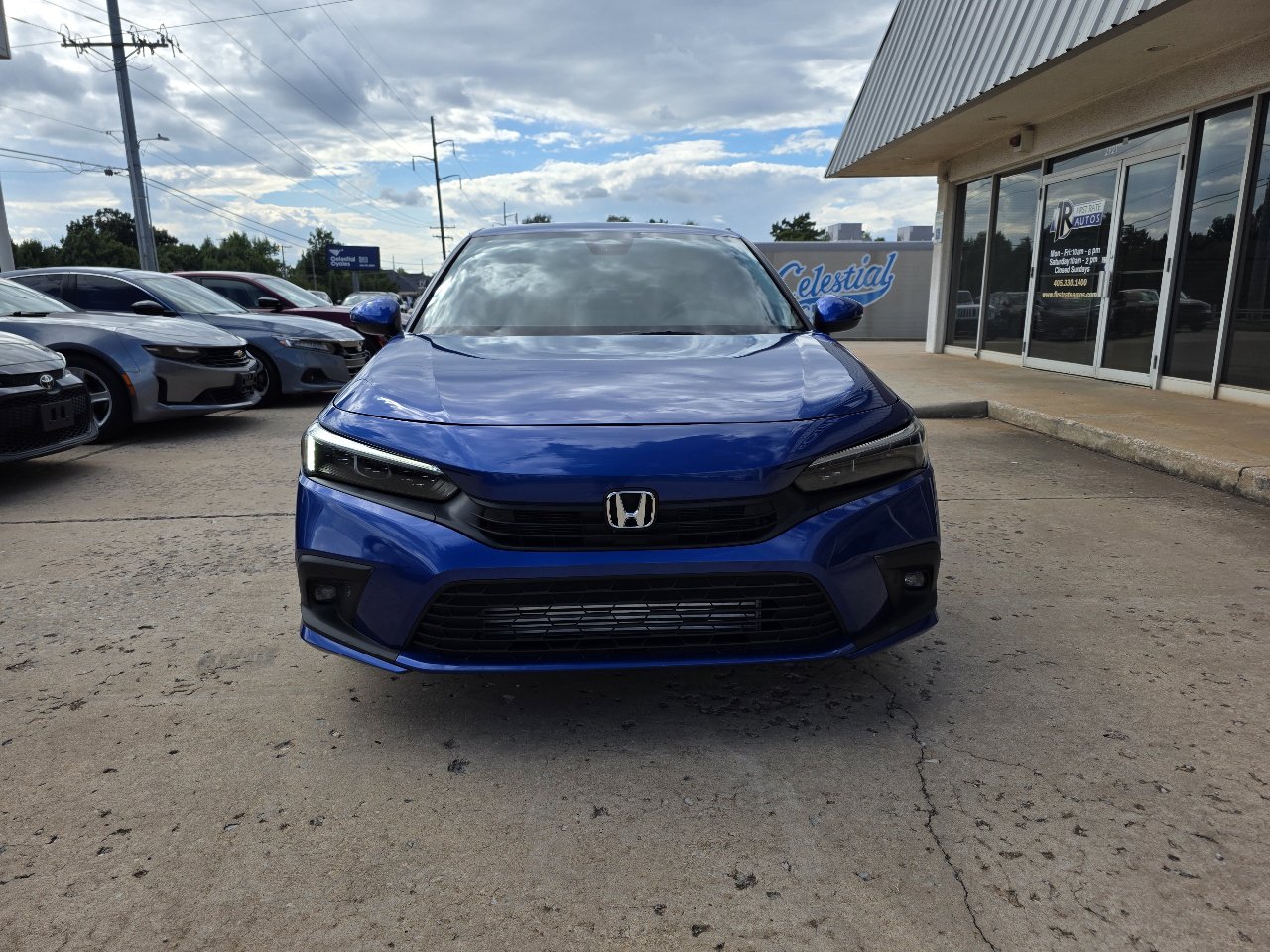 Used 2022 Honda Civic Touring image 2