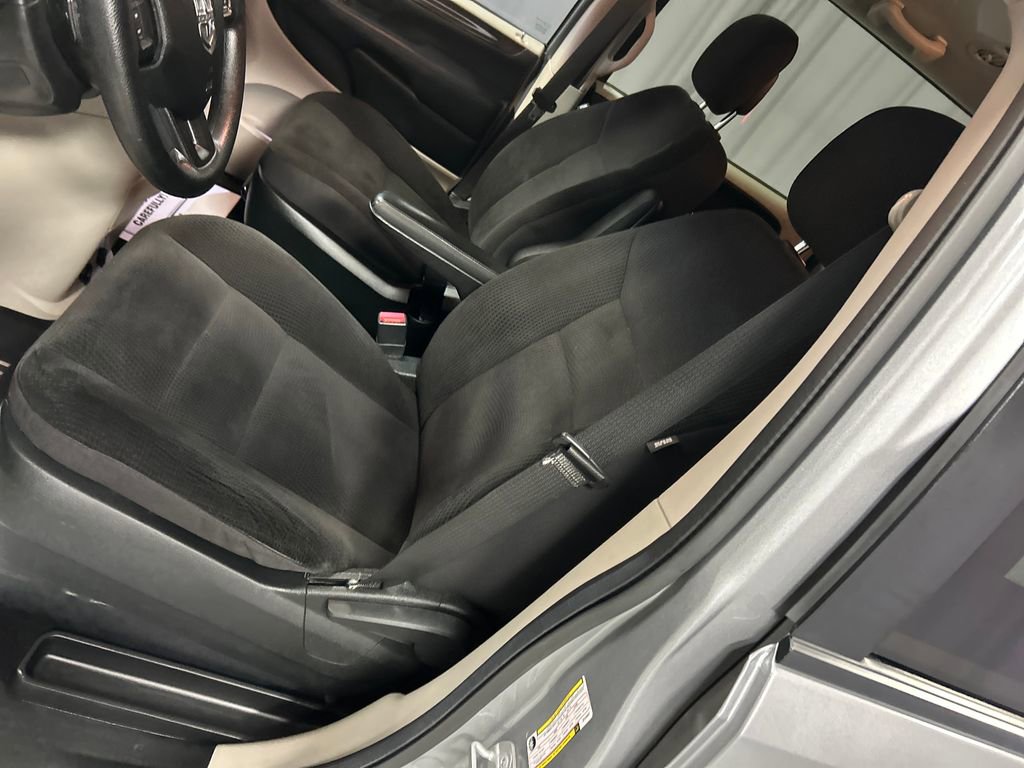 Used 2018 Dodge Grand Caravan SE w/ UConnect Hands-Free Group image 11
