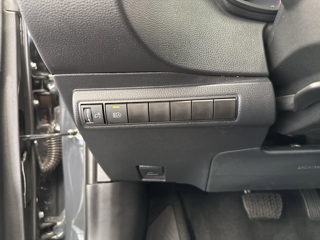 Used 2025 Toyota Corolla SE image 32