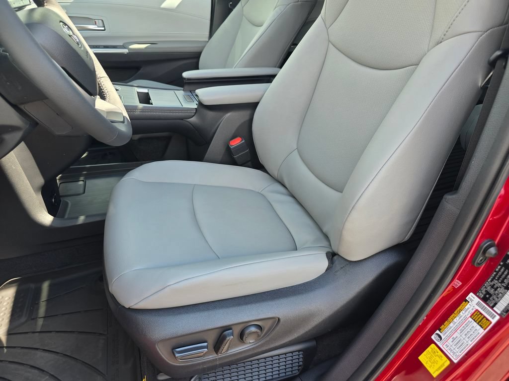 New 2026 Toyota Sienna XLE FWD image 23