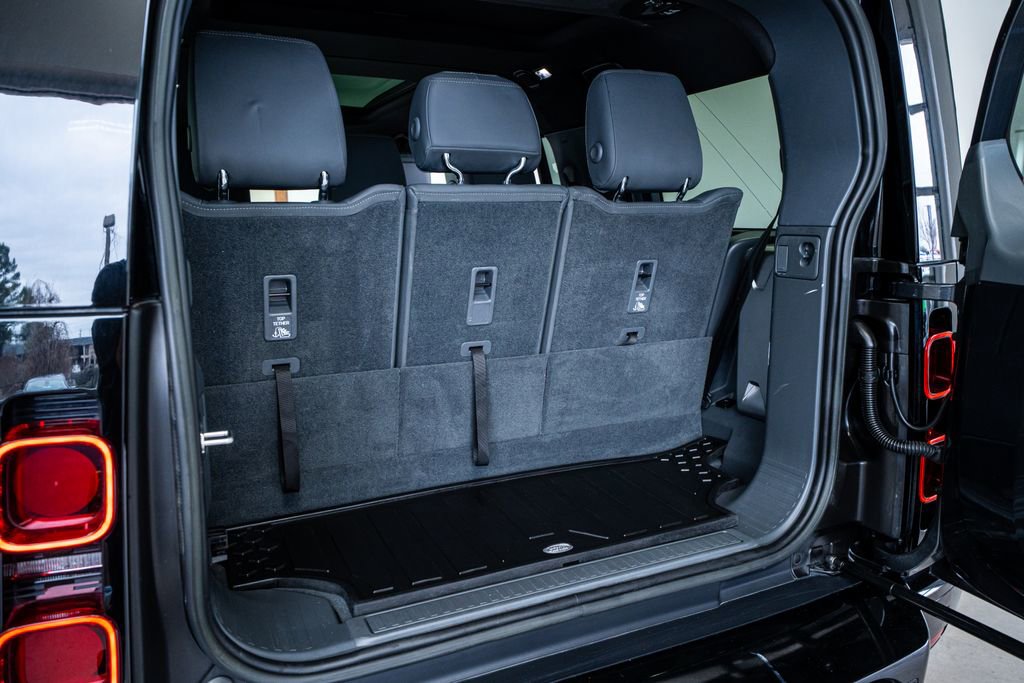 Used 2023 Land Rover Defender 130 X-Dynamic SE image 61