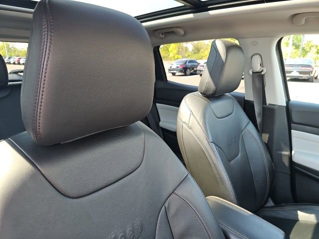 Used 2022 Jeep Compass Limited w/ Sun and Sound Group image 28