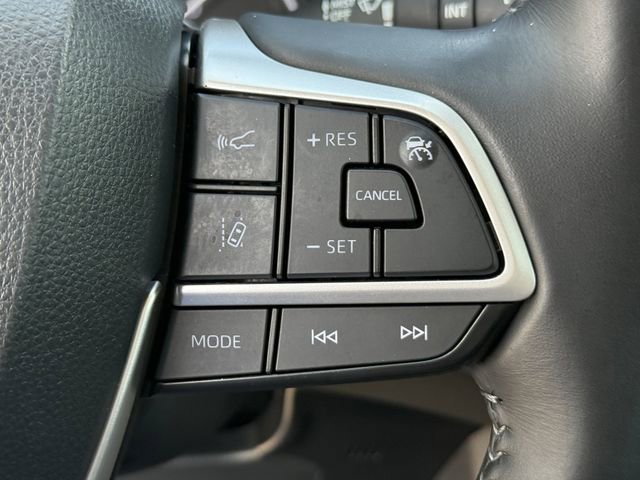 Used 2022 Toyota Highlander XLE image 15