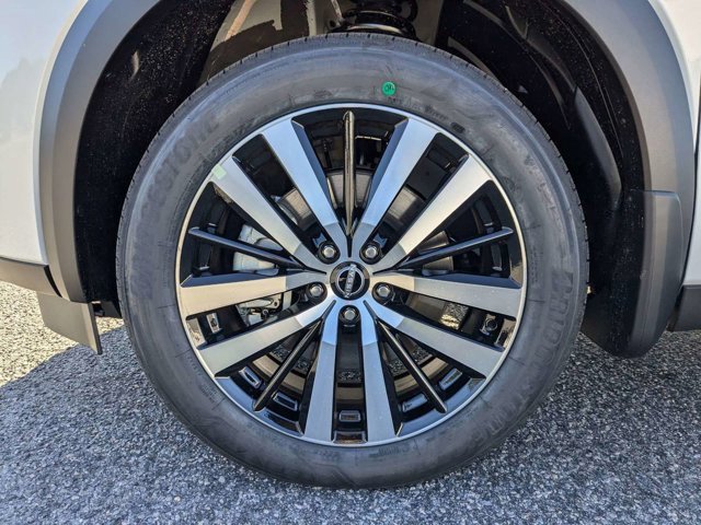 New 2025 Nissan Pathfinder Platinum w/ Cargo Package image 12