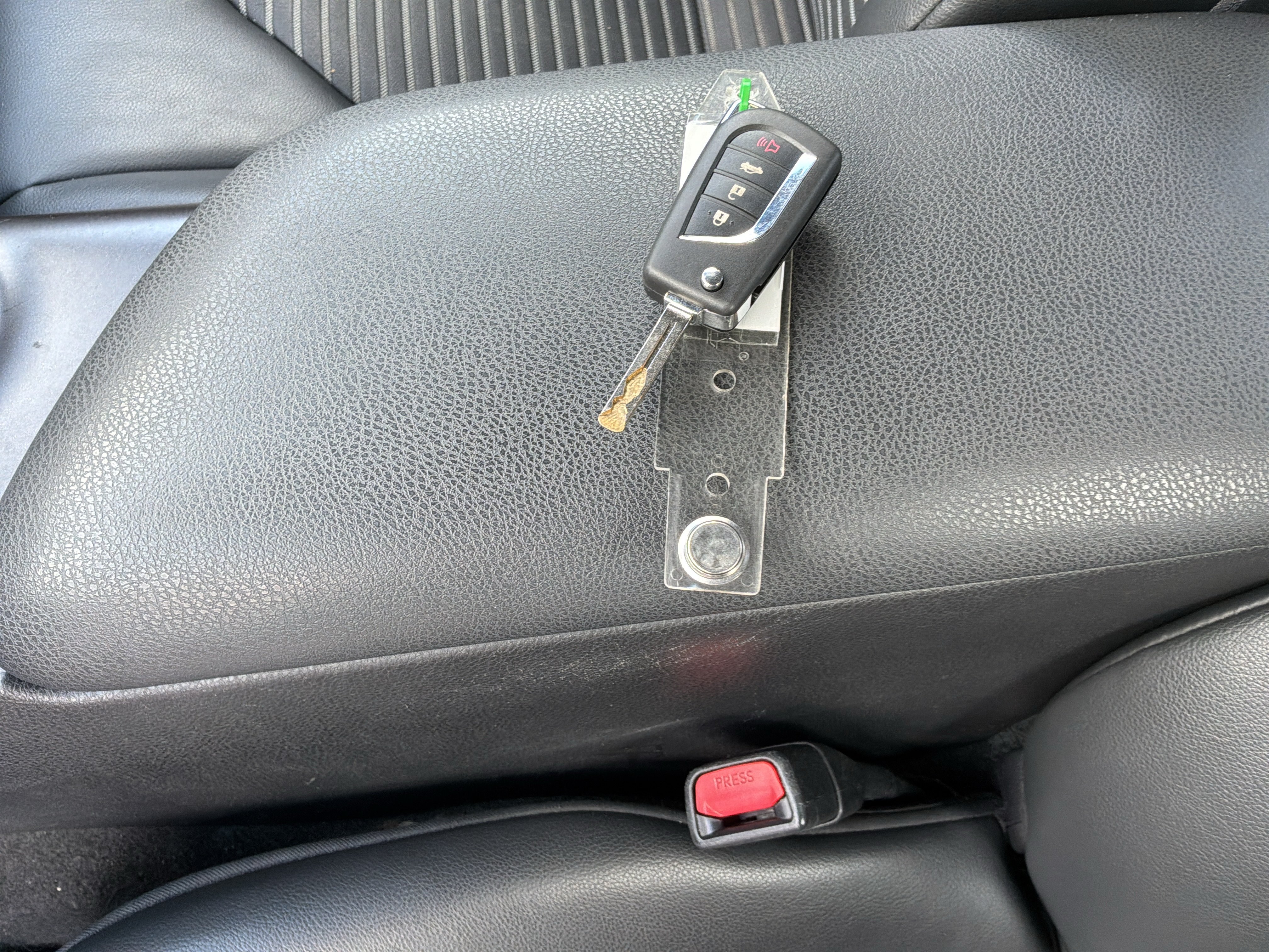 Used 2022 Toyota Camry SE FWD image 35