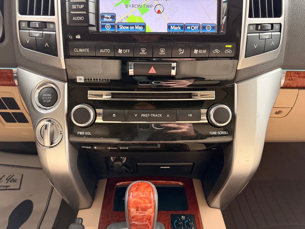 Used 2015 Toyota Land Cruiser image 27