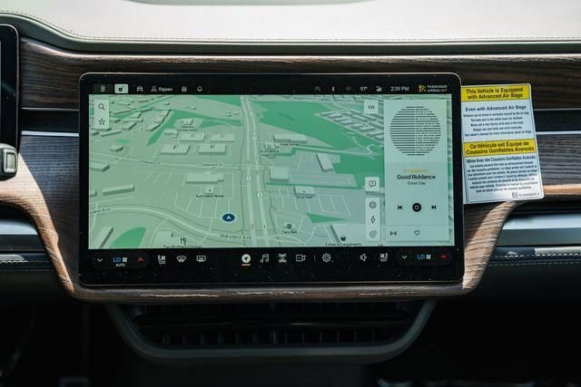 Used 2023 Rivian R1S Launch Edition image 2