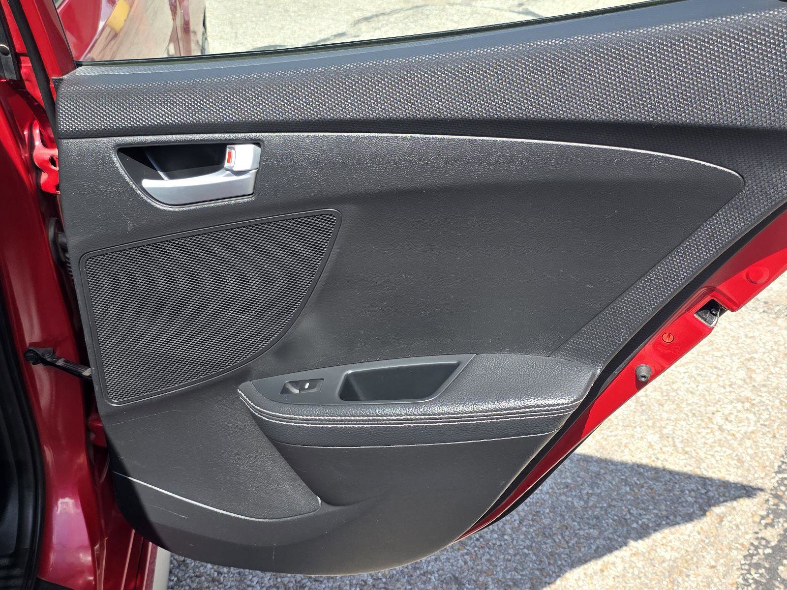 Used 2015 Hyundai Veloster Turbo w/ Option Group 04 FWD image 33