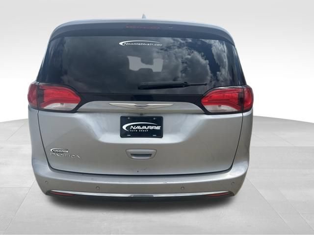 Used 2018 Chrysler Pacifica Touring Plus w/ Tire & Wheel Group FWD image 8