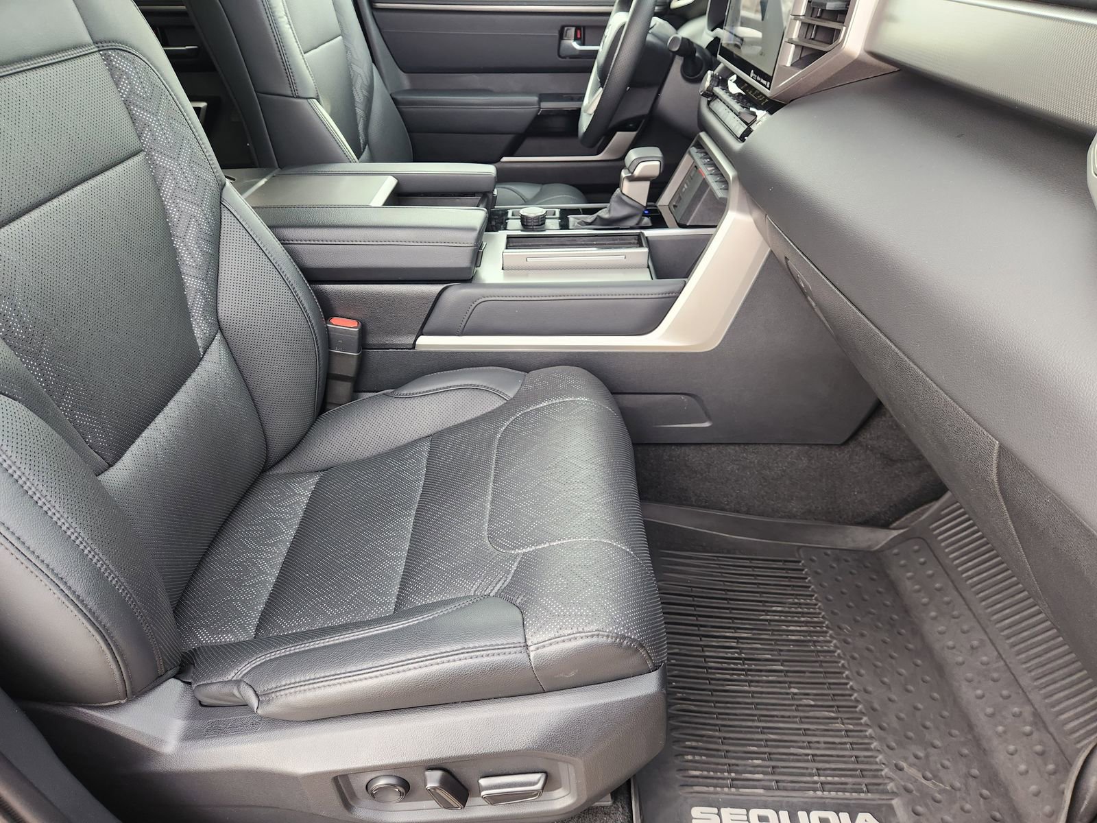 Used 2023 Toyota Sequoia Limited image 15