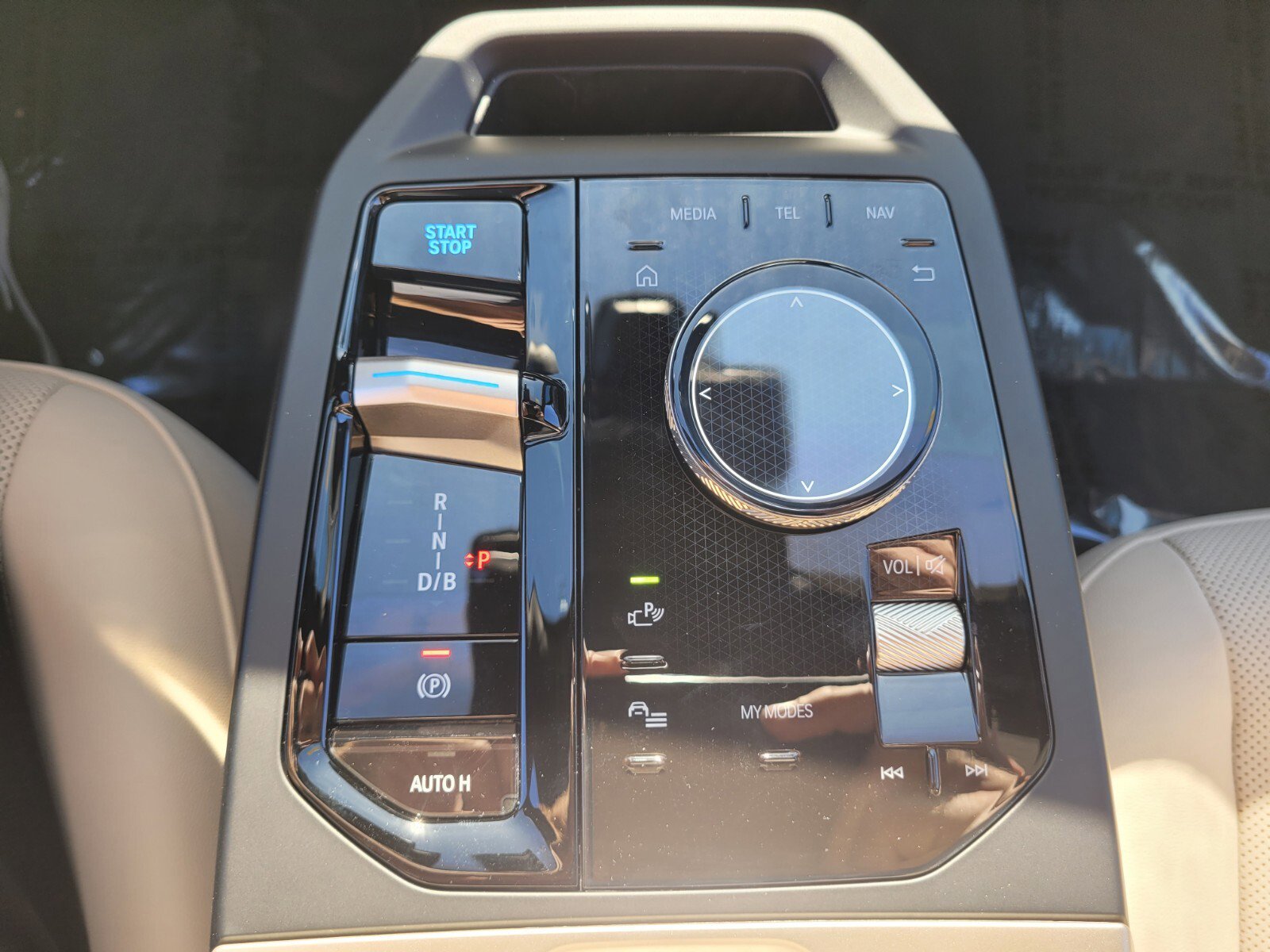 New 2026 BMW iX xDrive45 w/ Premium Package image 23