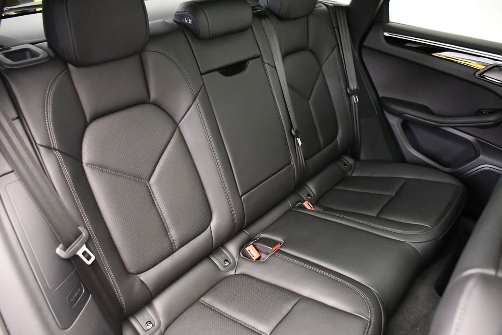 Certified 2025 Porsche Macan image 54