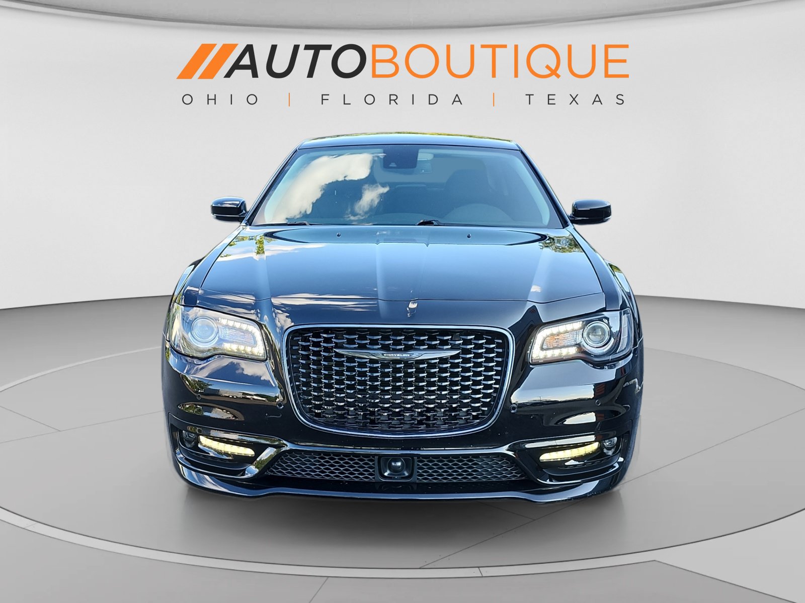 Used 2023 Chrysler 300 Touring L w/ Safetytec Plus Group RWD image 8