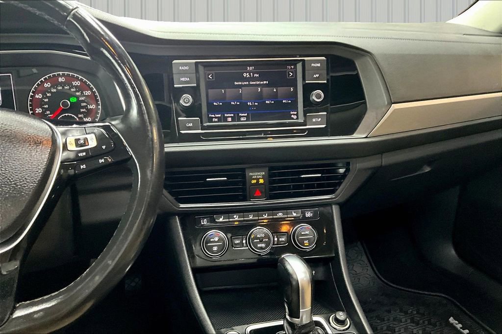 Used 2019 Volkswagen Jetta SE image 9