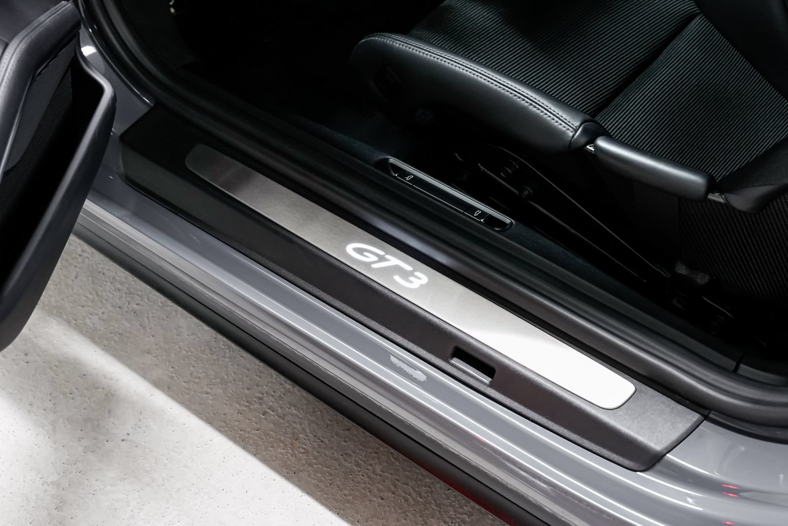 Used 2018 Porsche 911 GT3 RWD image 22