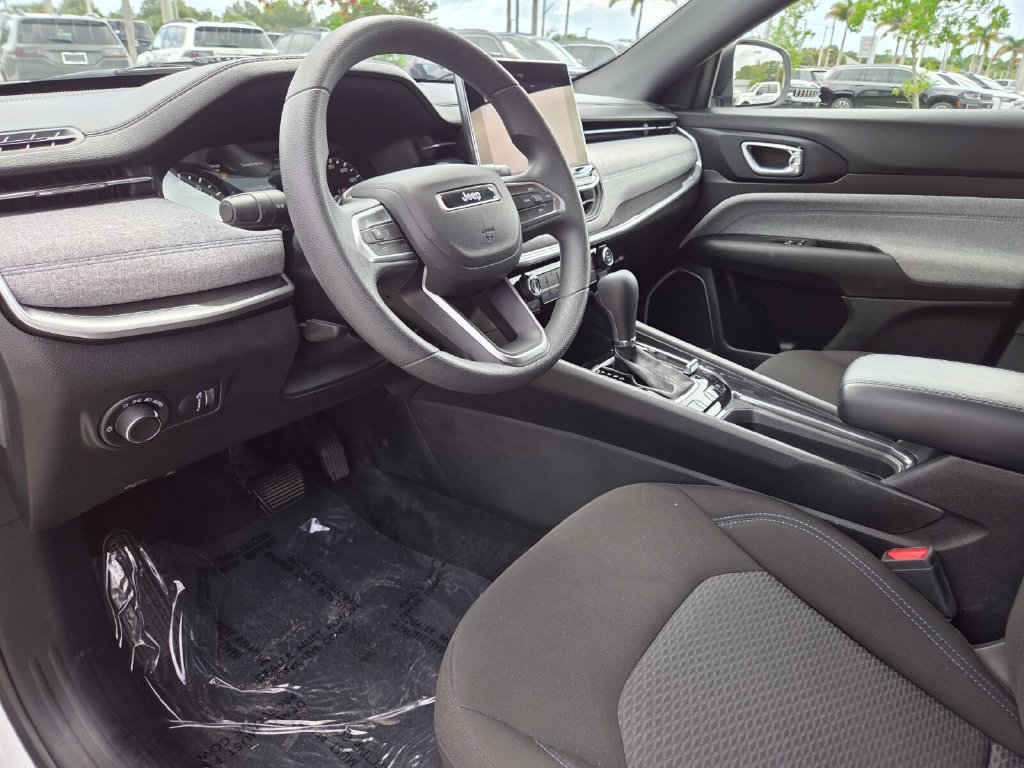 Used 2023 Jeep Compass Sport AWD/4WD image 29