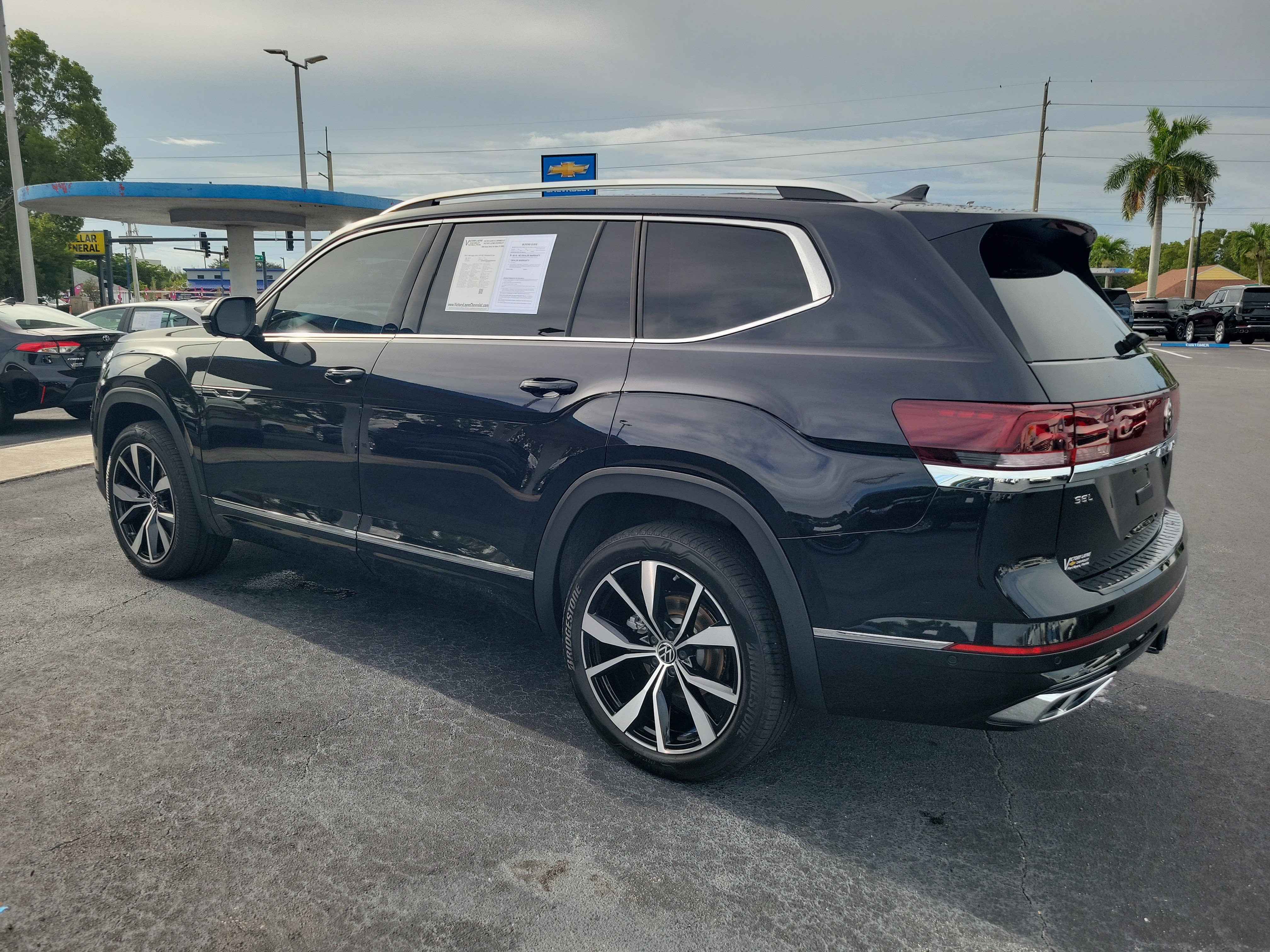 Used 2024 Volkswagen Atlas SEL Premium R-Line AWD/4WD image 3