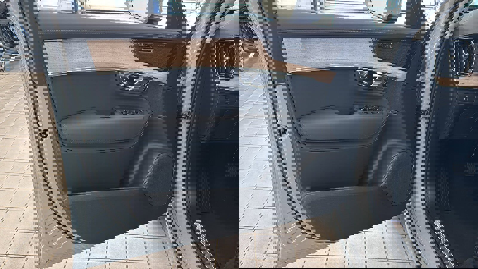 Used 2026 Volvo XC90 B6 Plus w/ Protection Package Premier image 21