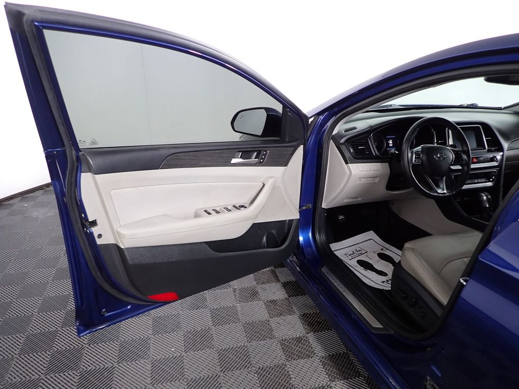 Used 2018 Hyundai Sonata Limited w/ Cargo Package image 16