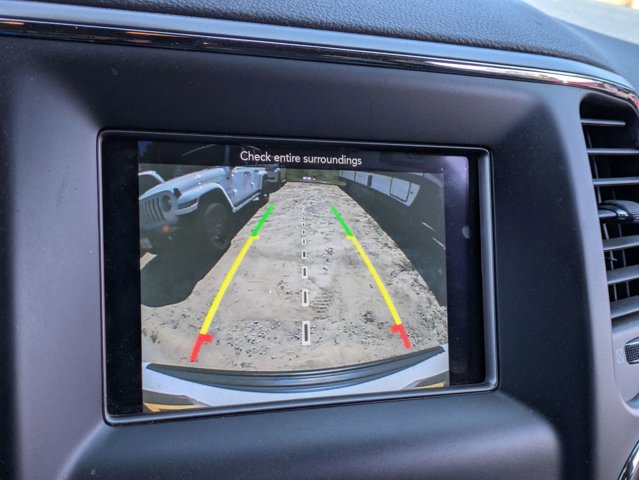 Used 2019 Jeep Grand Cherokee Laredo image 11