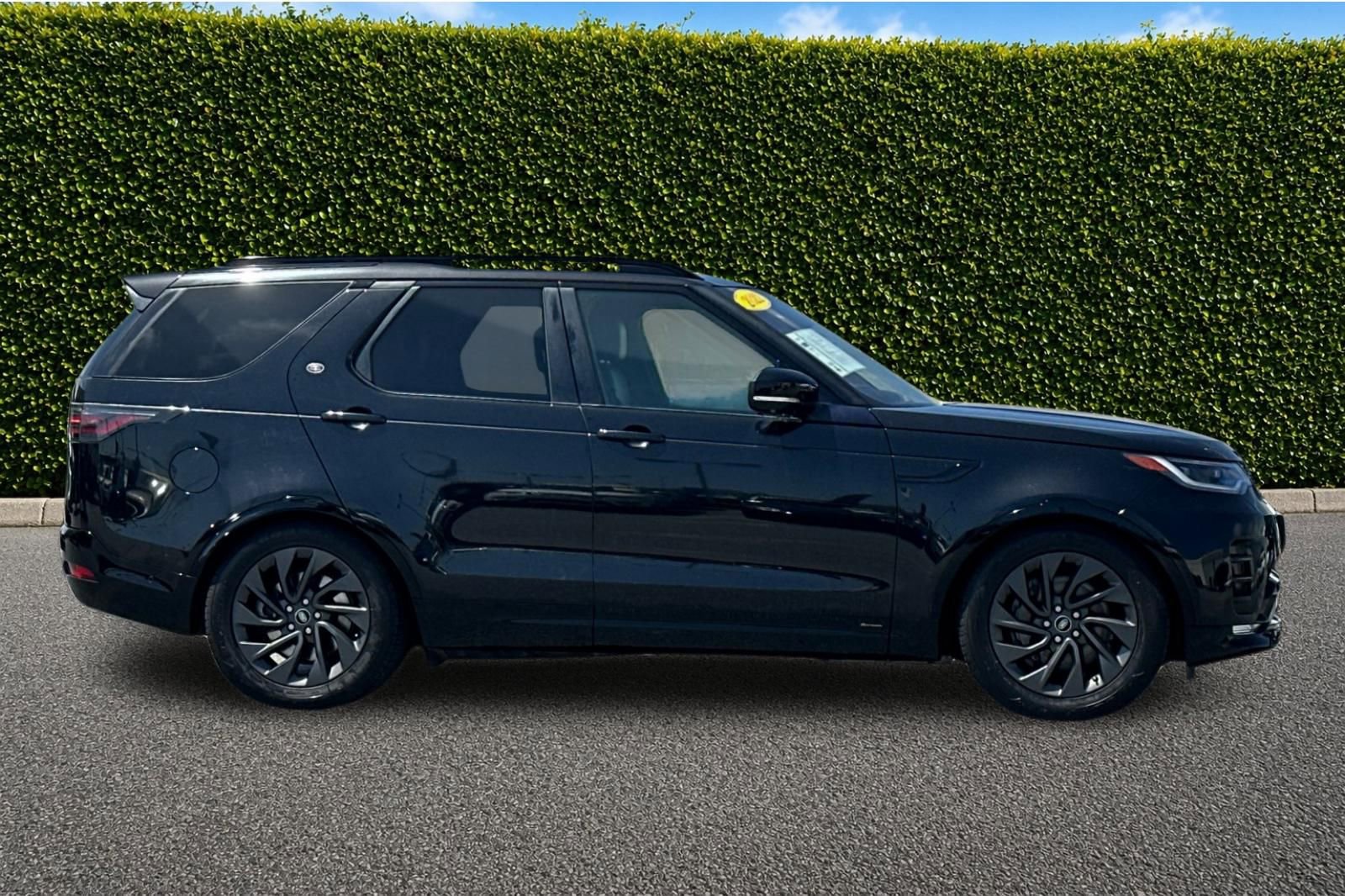 Used 2022 Land Rover Discovery S R-Dynamic AWD/4WD image 3