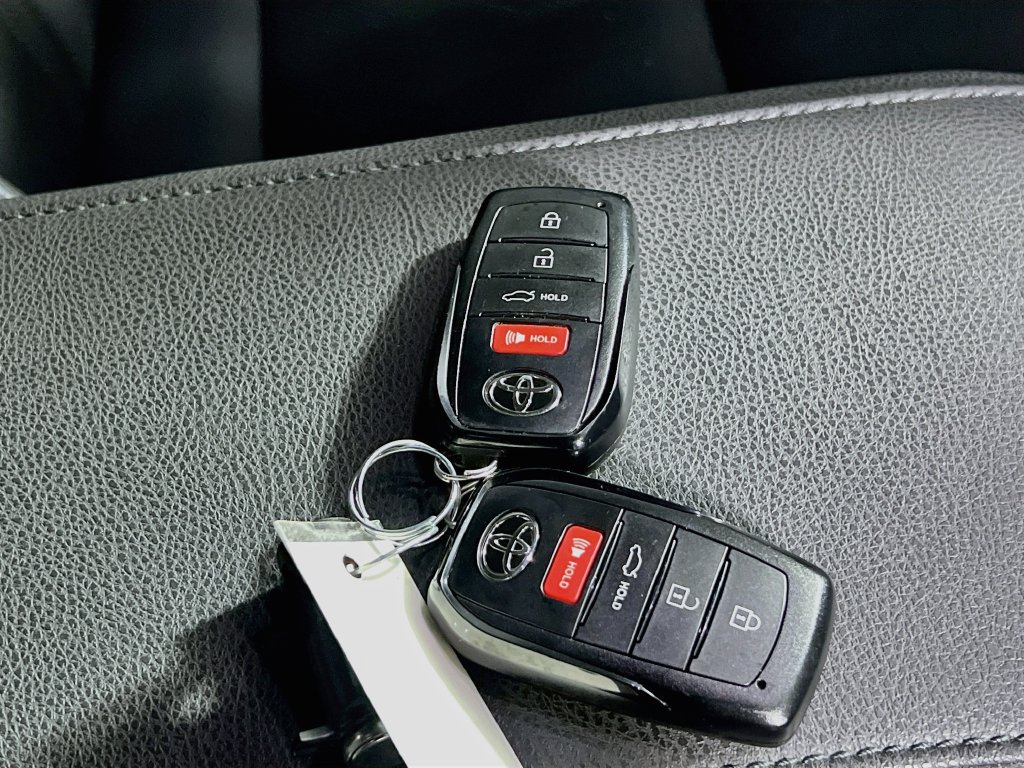 Used 2025 Toyota Camry XSE FWD image 33