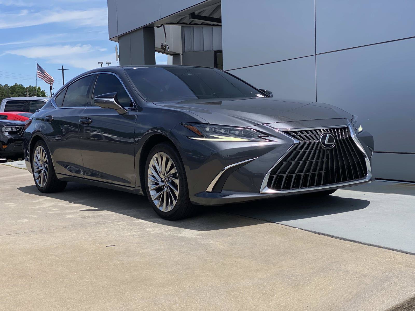 Used 2022 Lexus ES 350 Ultra Luxury w/ Accessory Package 2 FWD image 1