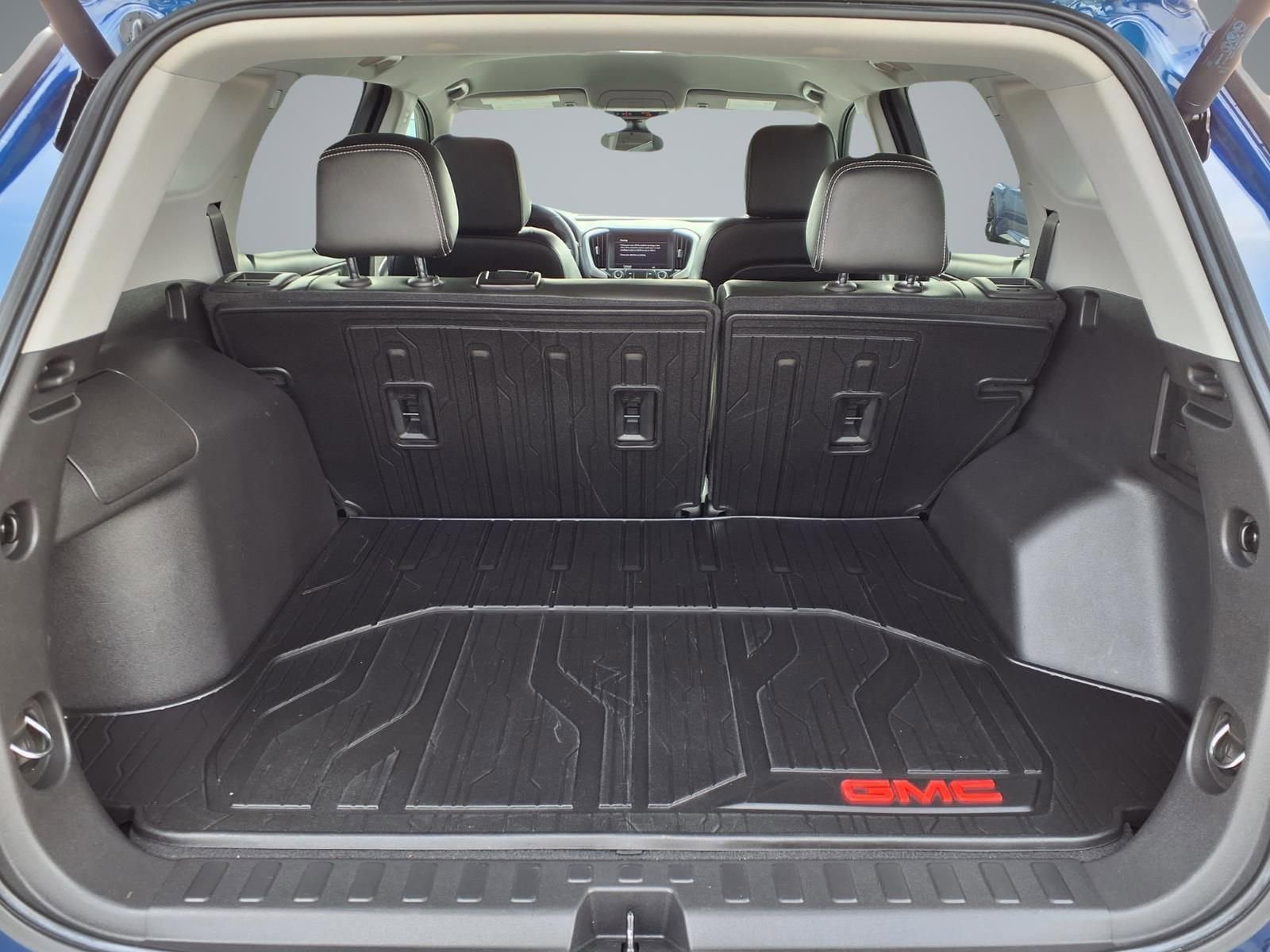 Used 2022 GMC Terrain SLT w/ Elevation Edition image 16