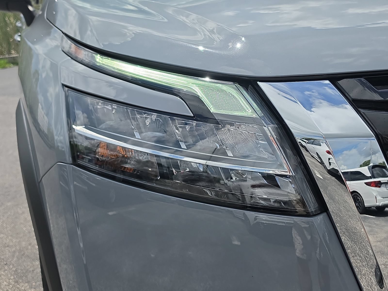 Used 2024 Nissan Pathfinder Platinum w/ Cargo Package FWD image 7