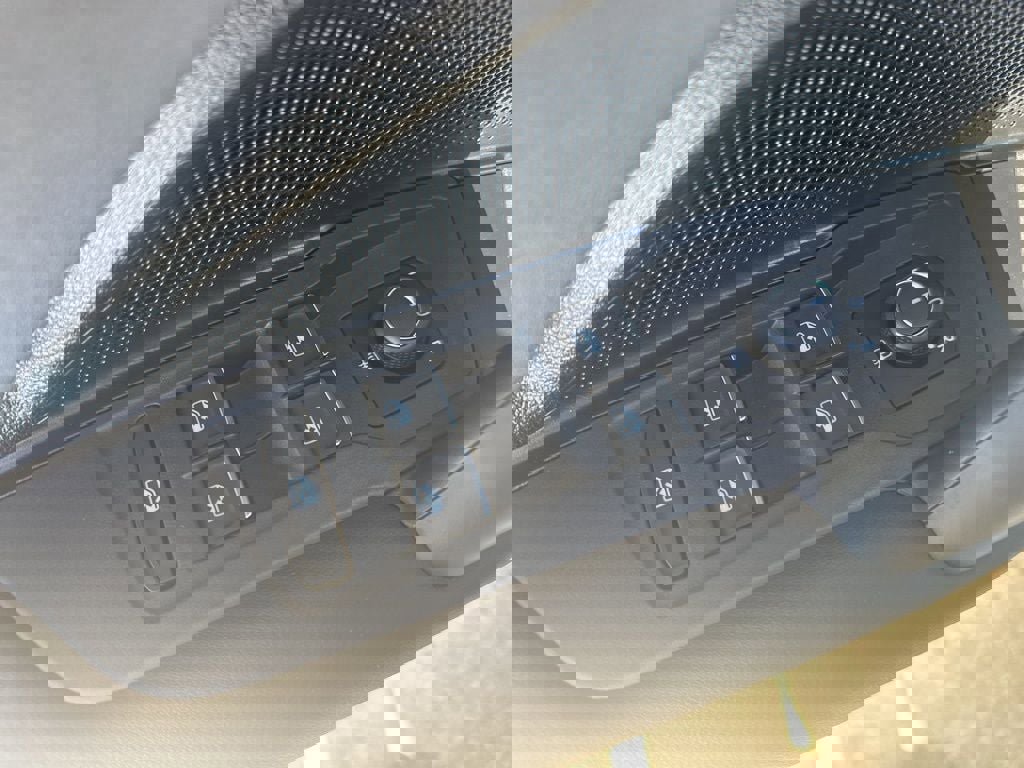 New 2025 Volkswagen Tiguan SE R-Line image 12