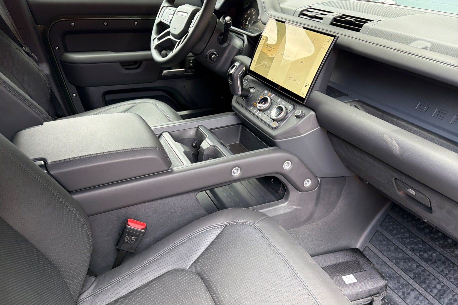 New 2026 Land Rover Defender 110 X-Dynamic SE AWD/4WD image 29
