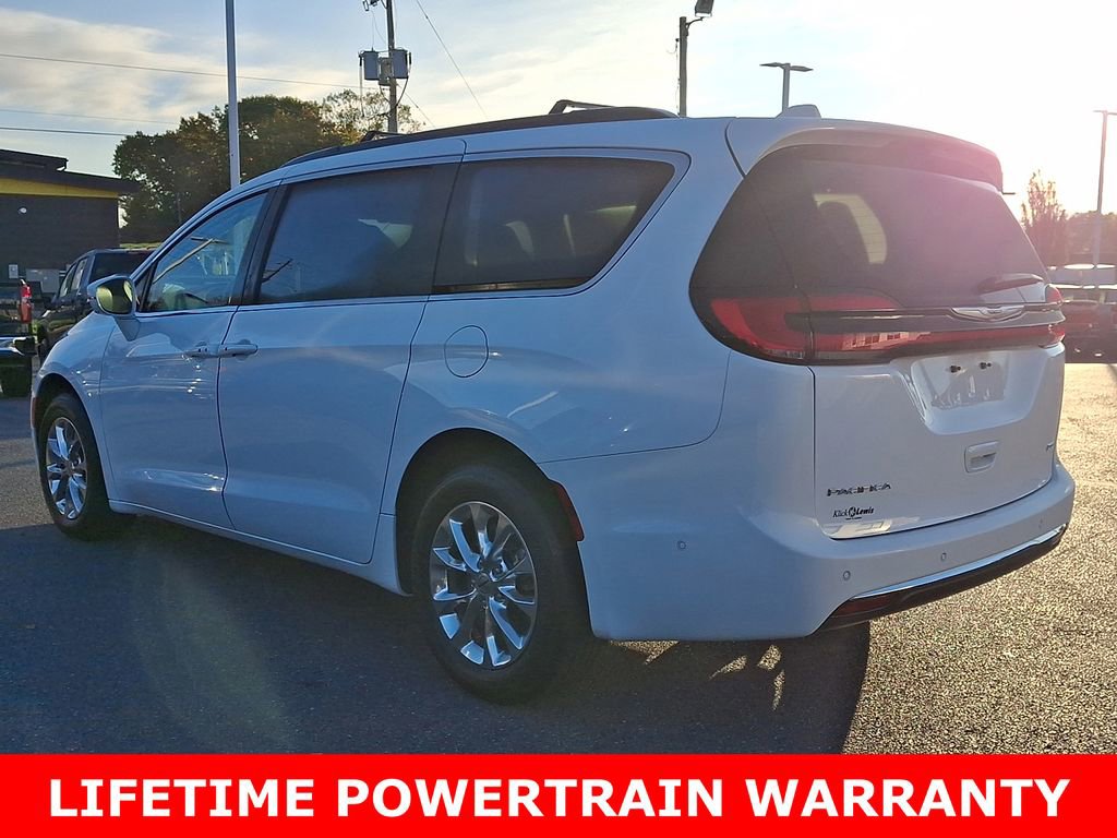 Used 2022 Chrysler Pacifica Touring-L w/ Uconnect Theater Family Group image 4