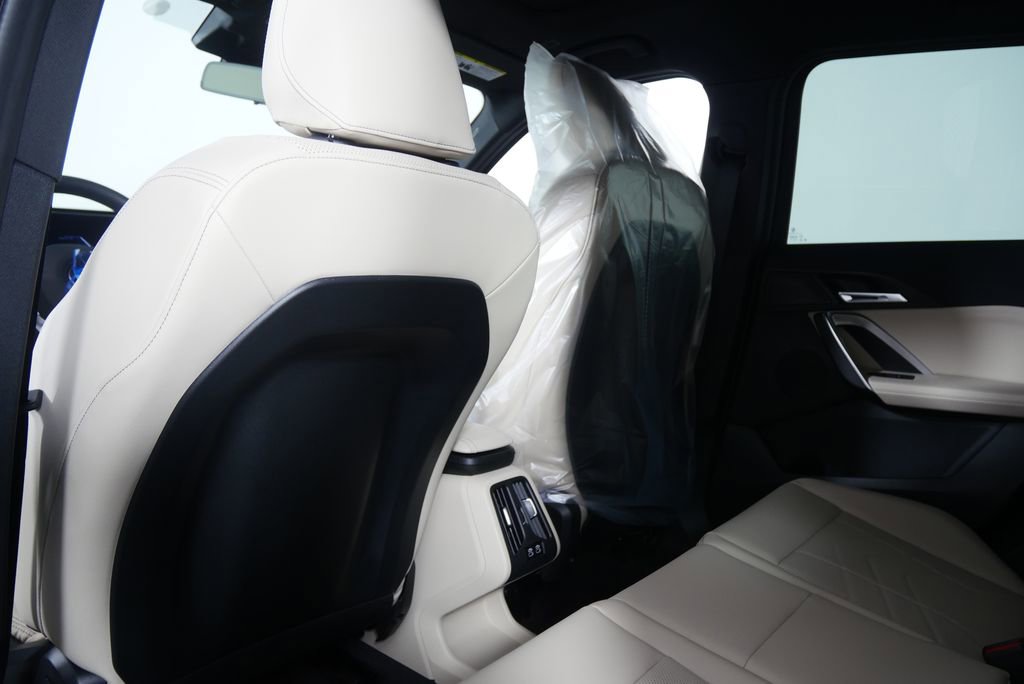 Used 2025 BMW X1 xDrive28i AWD/4WD image 16