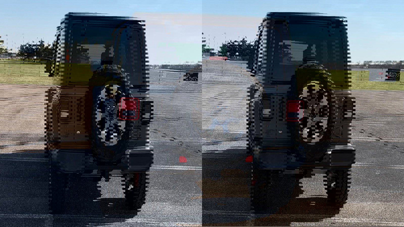 Used 2018 Jeep Wrangler Unlimited Sahara image 4