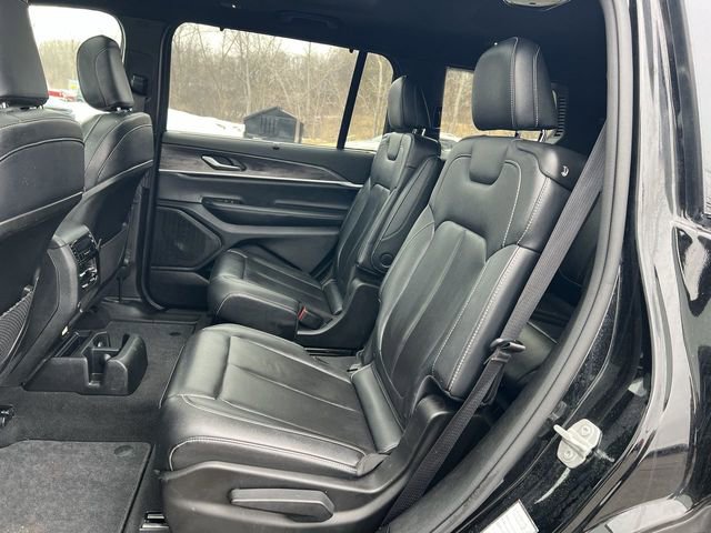 Used 2024 Jeep Grand Cherokee L Limited w/ Luxury Tech Group II image 17