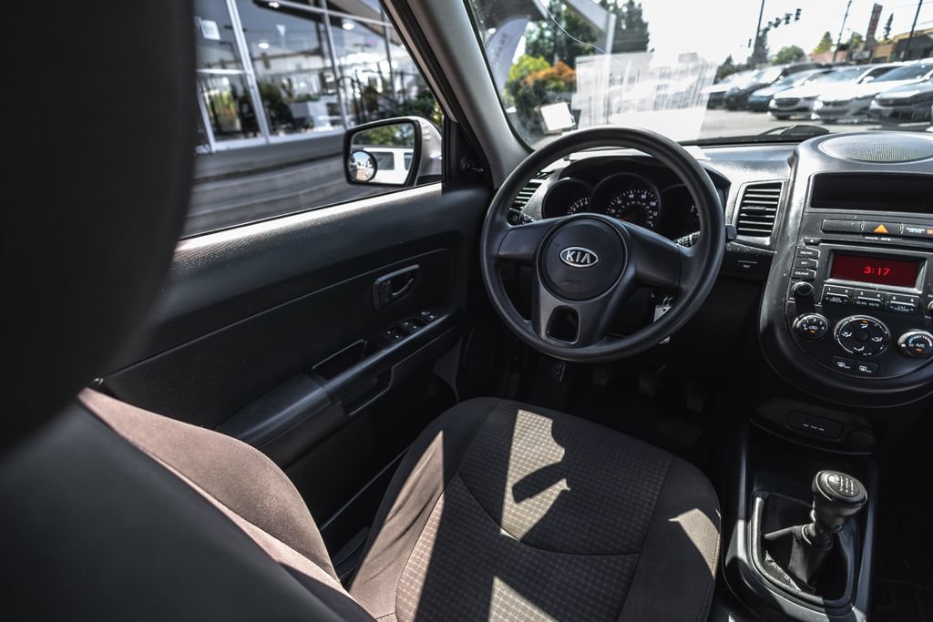 Used 2012 Kia Soul FWD image 13