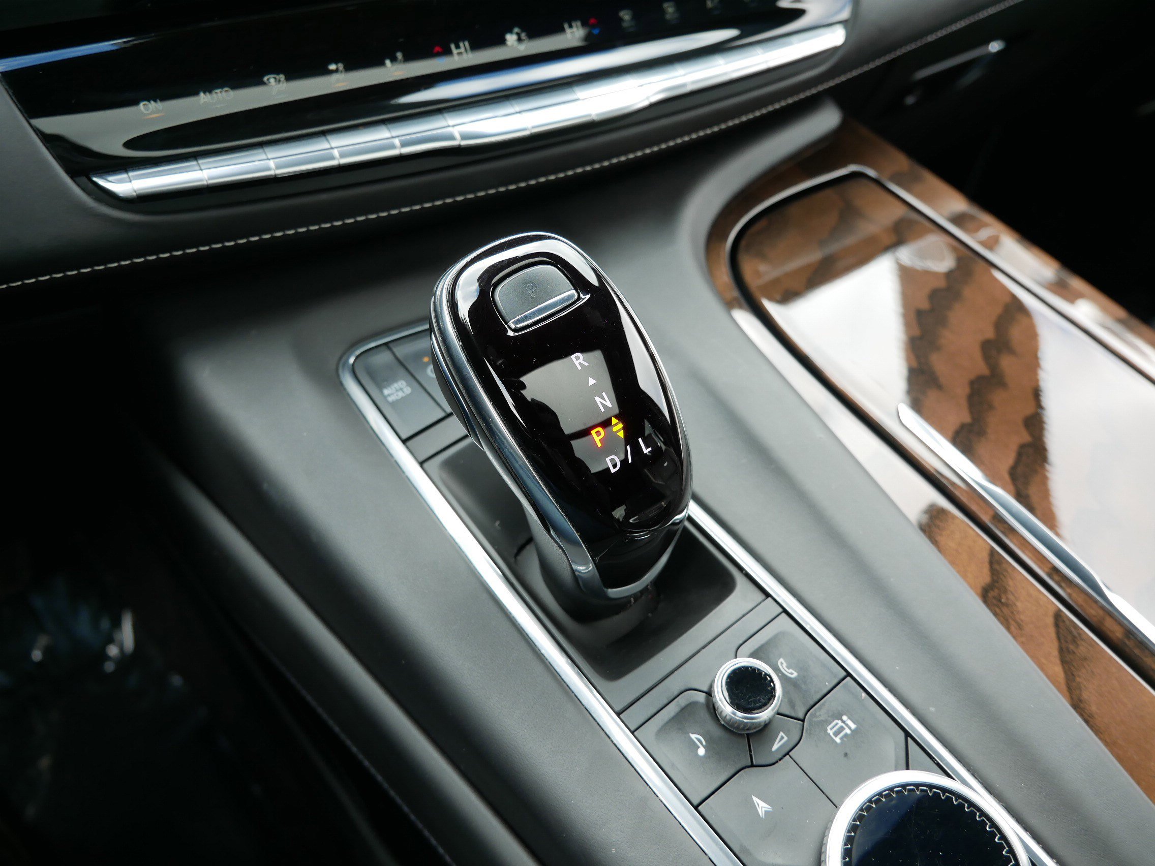 Used 2023 Cadillac Escalade Sport Platinum w/ LPO, ONYX Package image 25