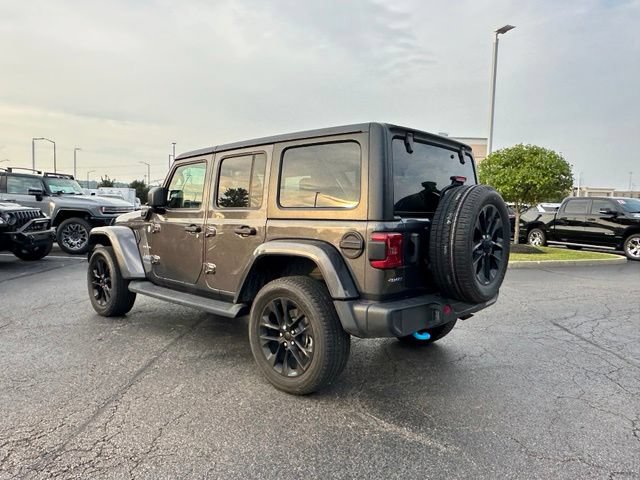 Used 2022 Jeep Wrangler Unlimited Sahara w/ Cold Weather Group AWD/4WD image 11