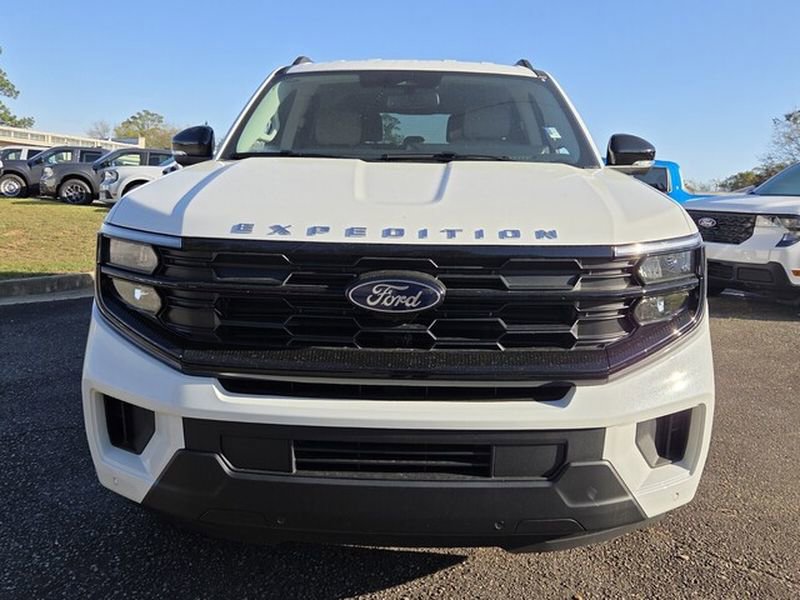New 2026 Ford Expedition Active image 2