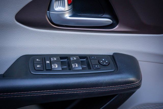 Used 2017 Chrysler Pacifica Touring-L Plus image 15
