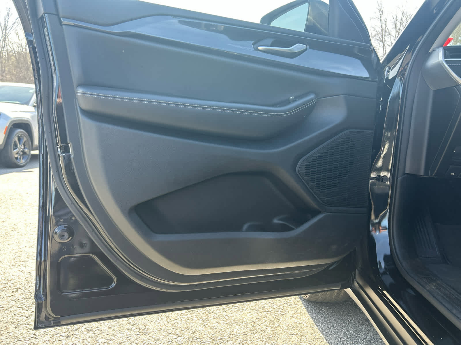 Used 2023 Jeep Grand Cherokee Laredo image 18