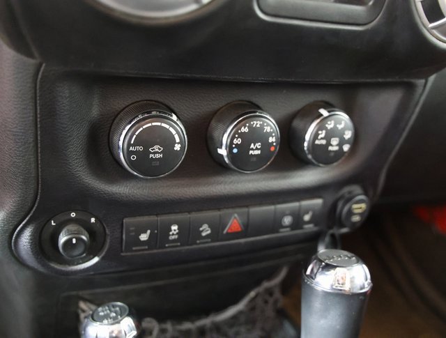 Used 2015 Jeep Wrangler Unlimited Sahara w/ Connectivity Group image 9