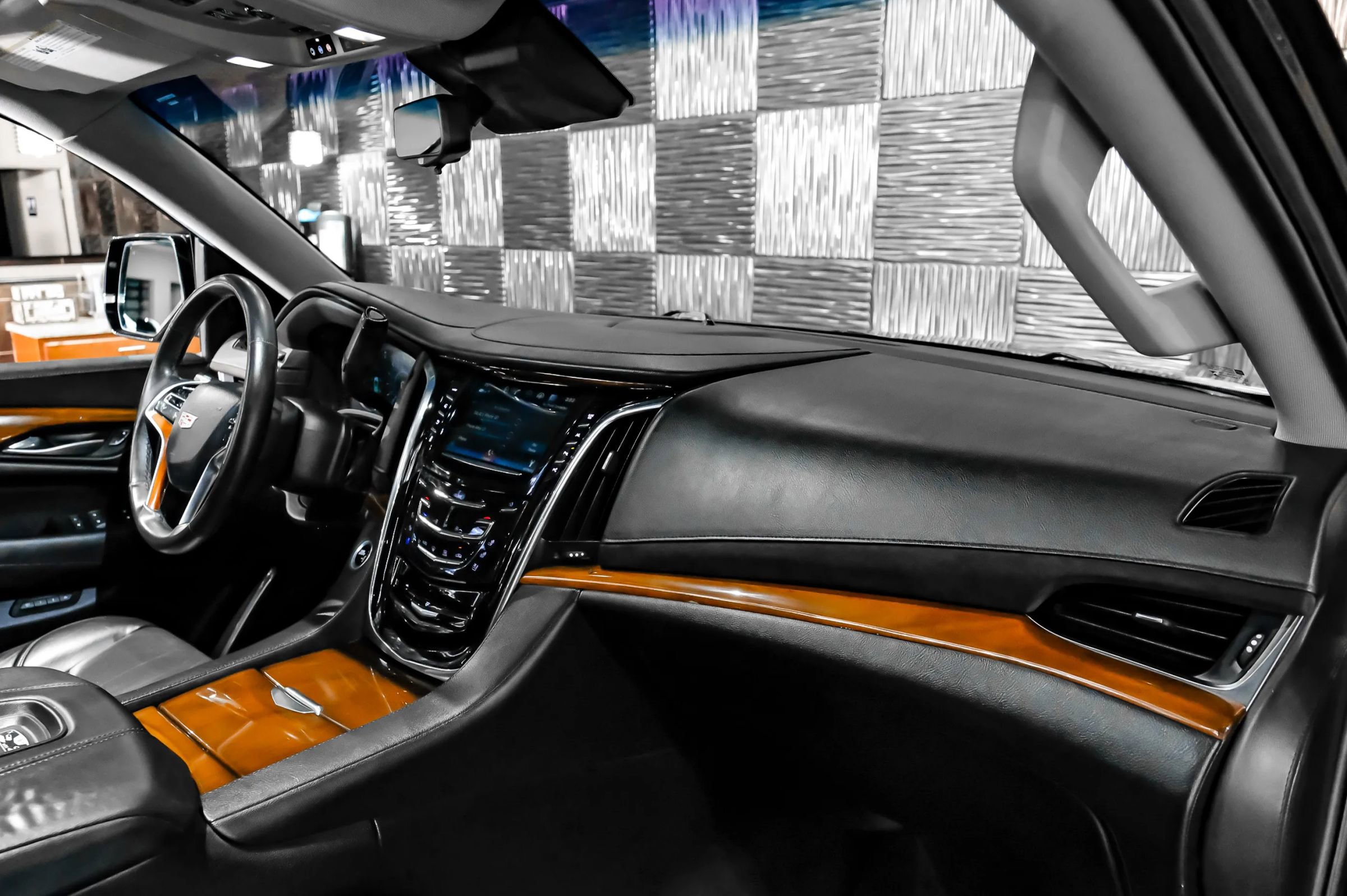 Used 2017 Cadillac Escalade ESV Luxury RWD image 19