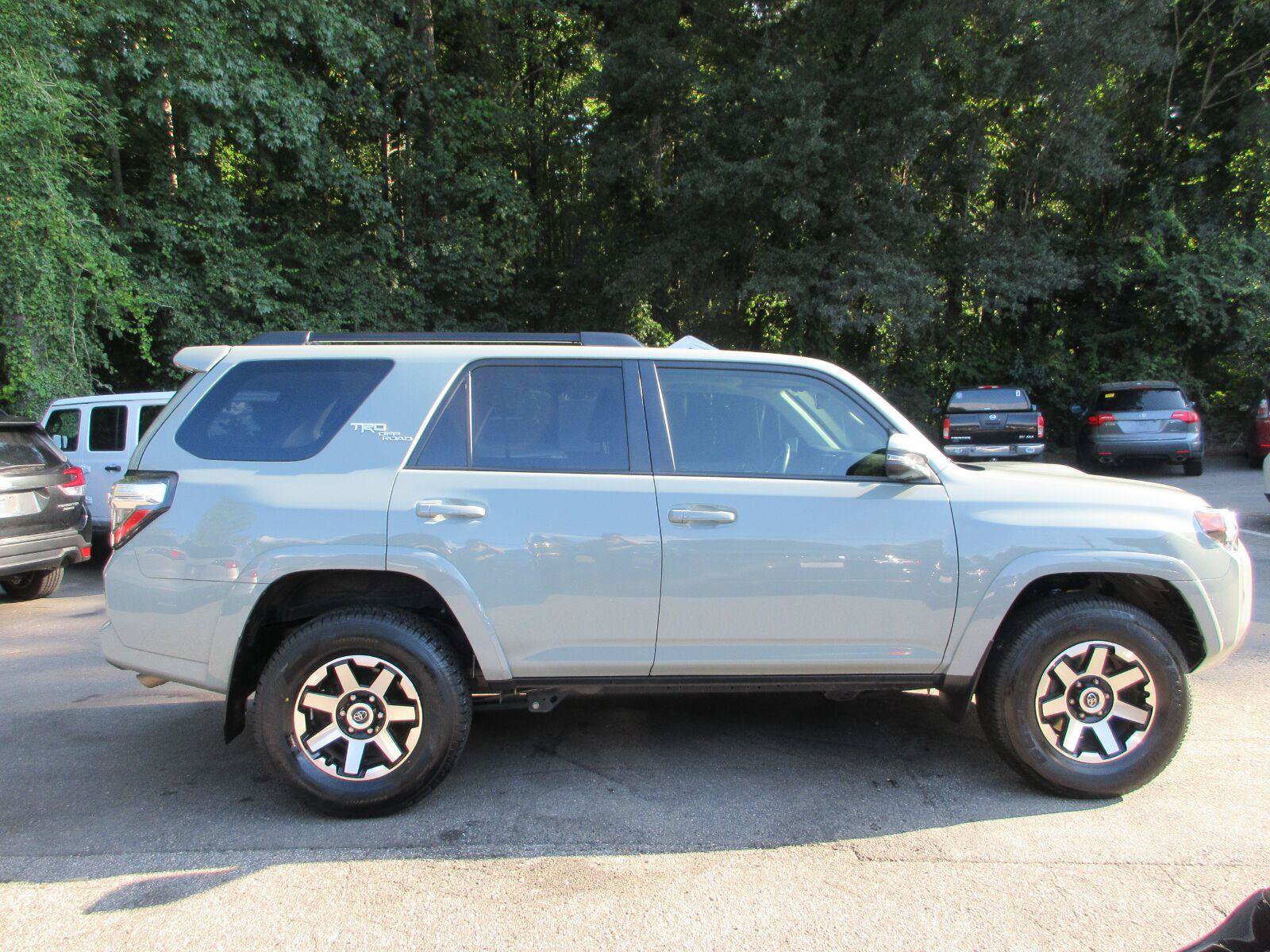 Used 2023 Toyota 4Runner TRD Off-Road Premium w/ Moonroof Package AWD/4WD image 4