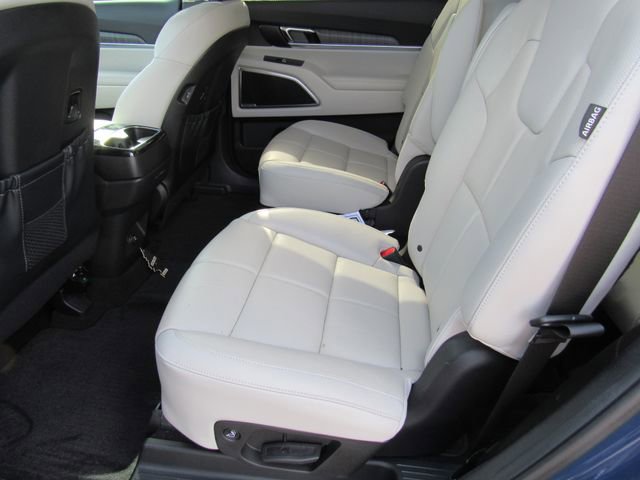 Used 2023 Kia Telluride EX w/ EX Captain's Chair Package image 17