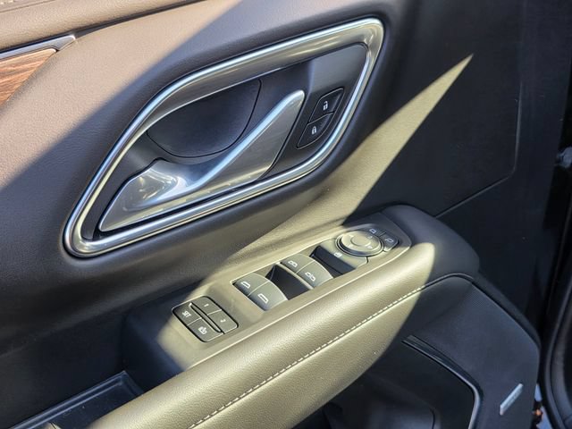Used 2024 Chevrolet Suburban LT RWD image 25