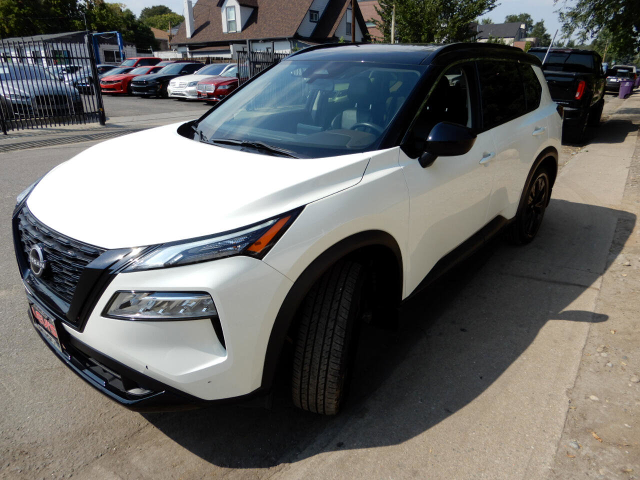 Used 2023 Nissan Rogue SV w/ SV Premium B Package image 8