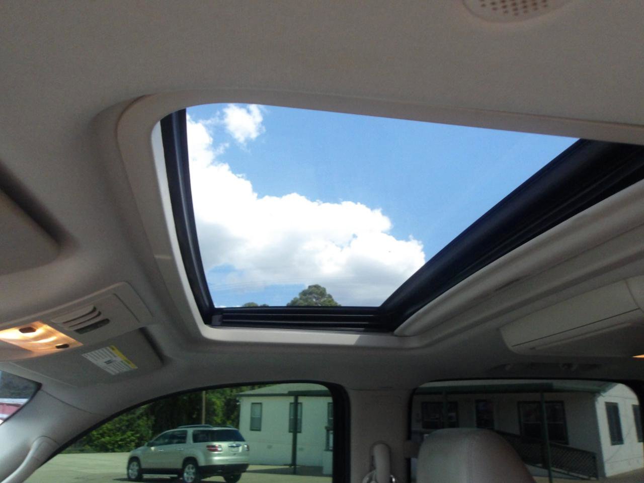 Used 2014 Chevrolet Suburban LT image 26